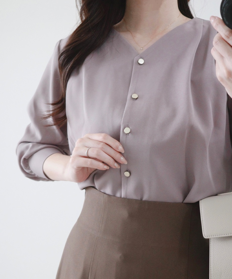 Vネックブラウス