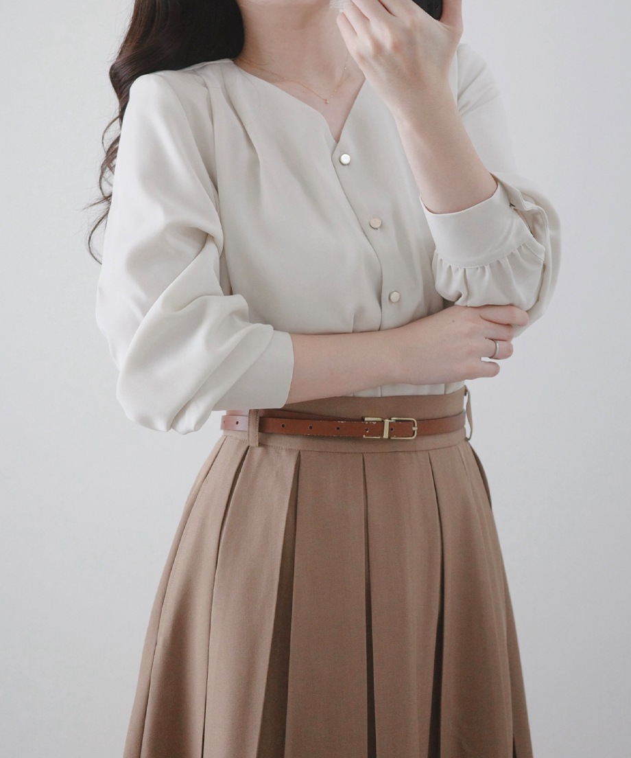 Vネックブラウス