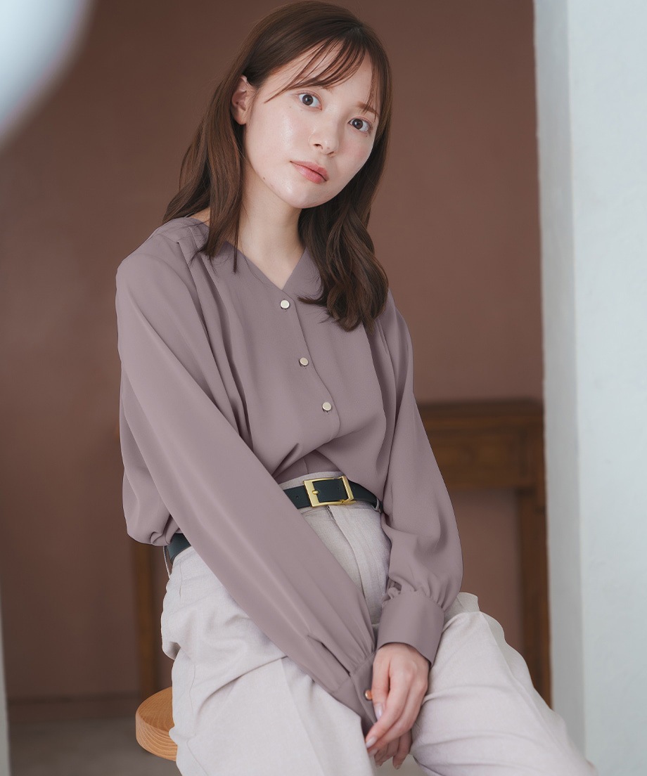 Vネックブラウス