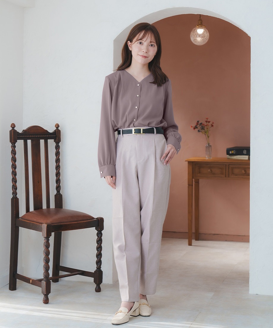 Vネックブラウス