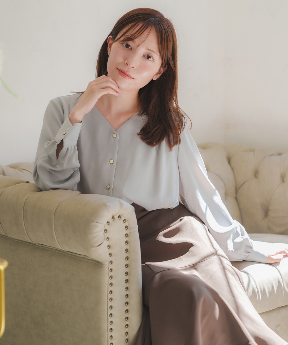 Vネックブラウス