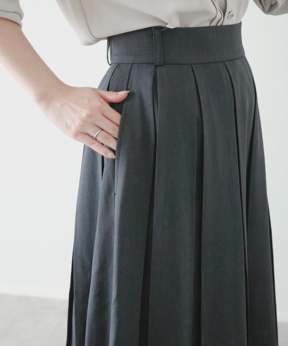 プリーツスカート