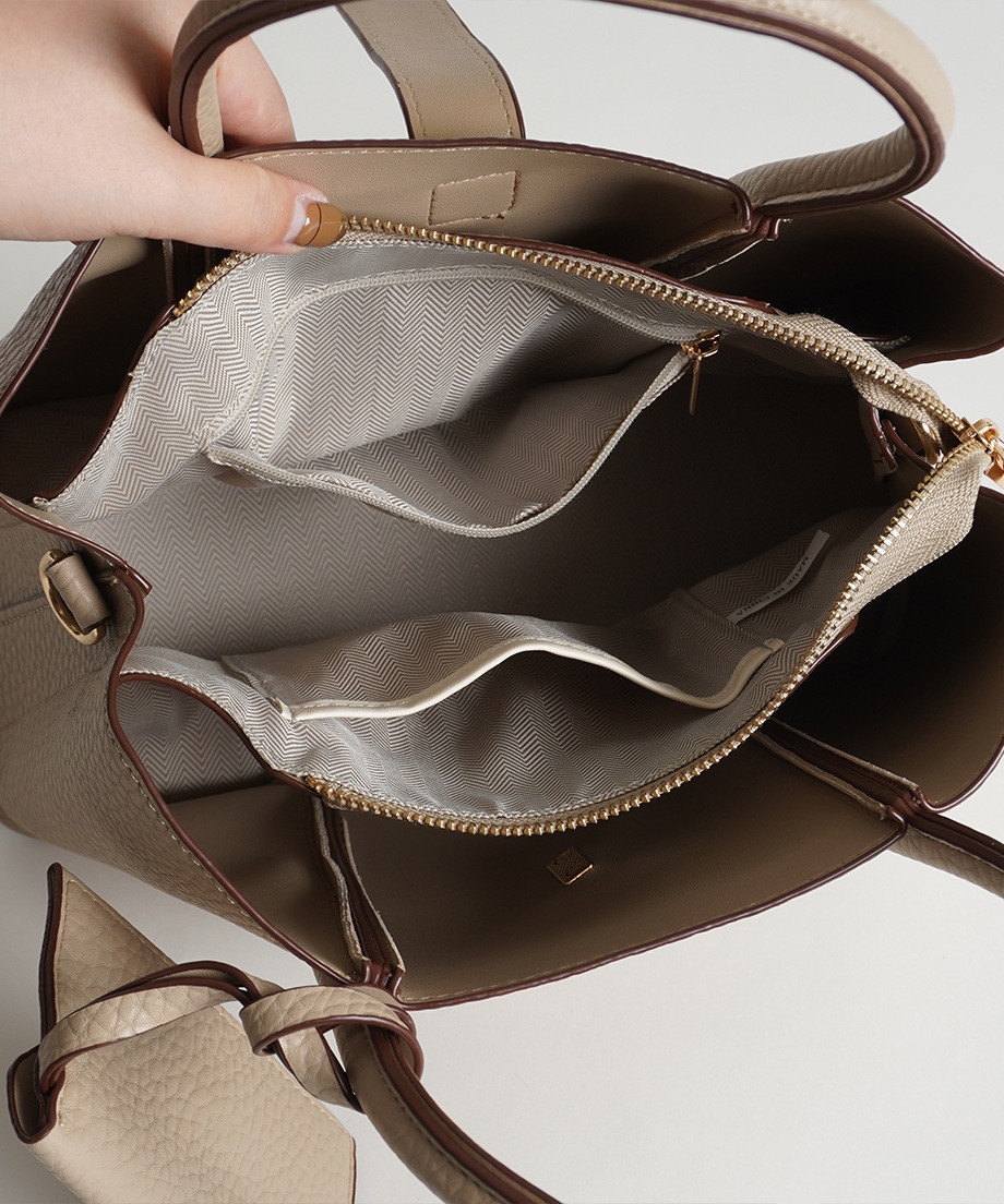 パスケース付きハンドバッグ