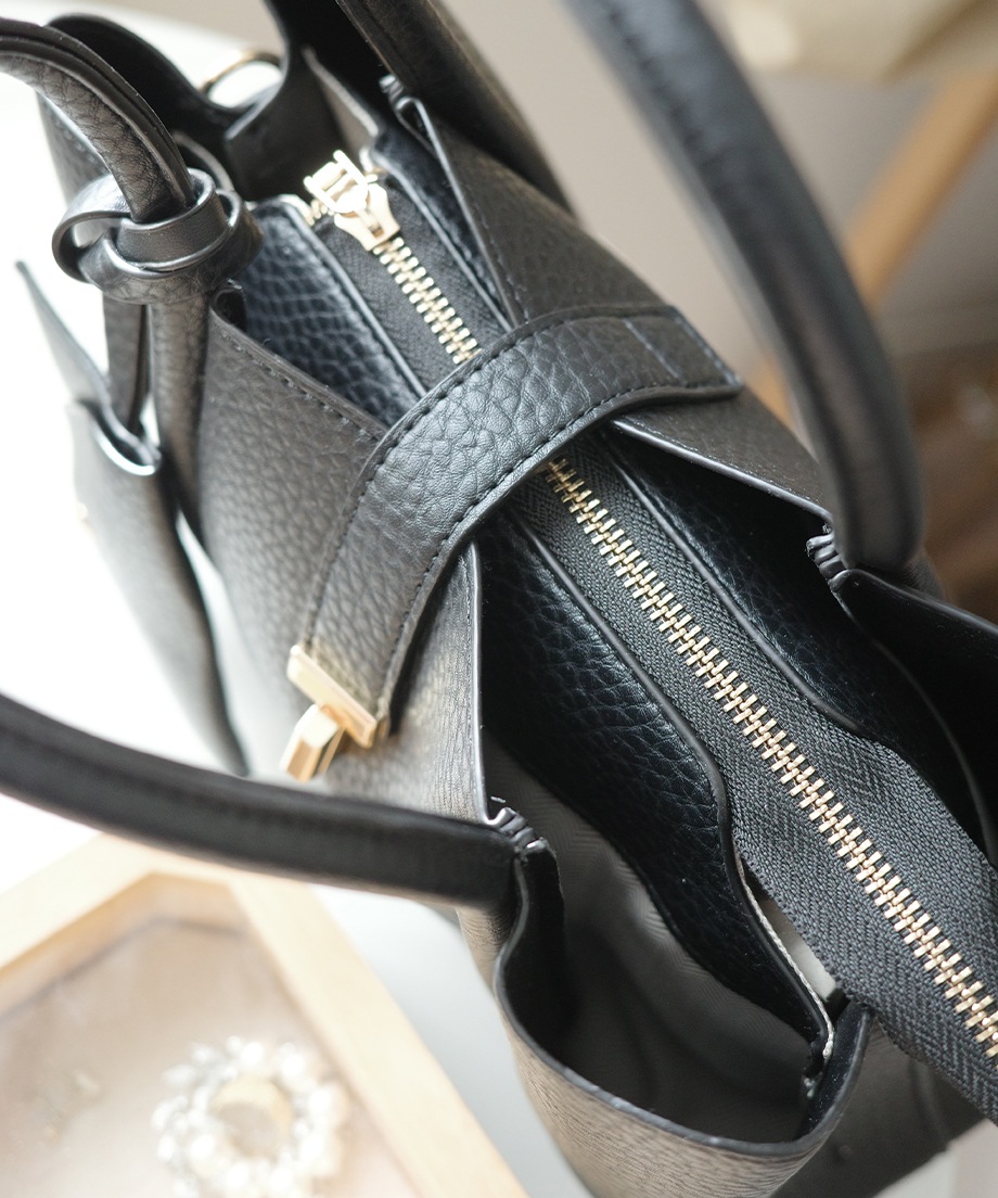 パスケース付きハンドバッグ