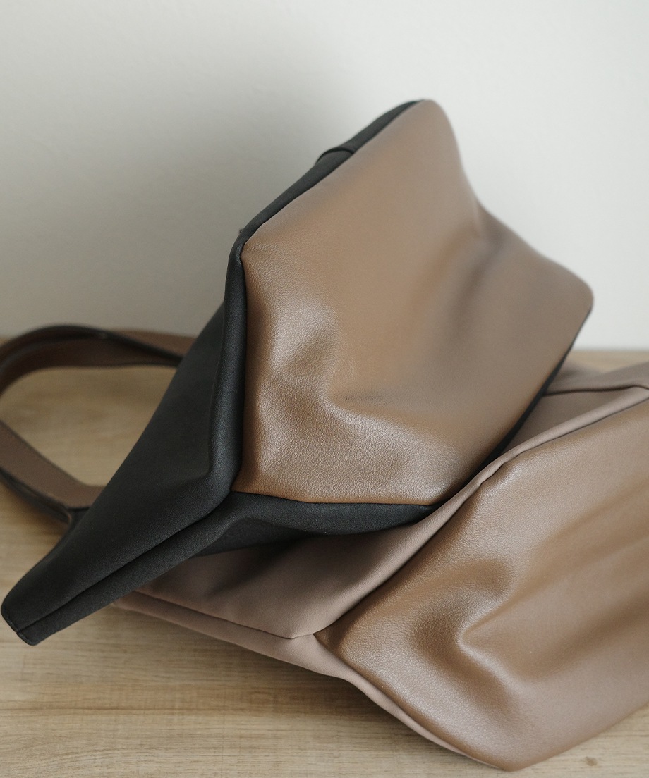 ベルトモチーフバッグ