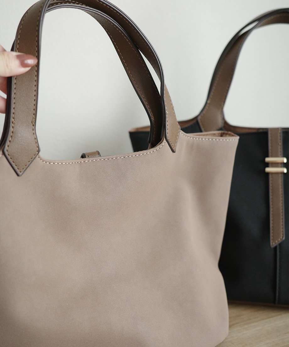 ベルトモチーフバッグ