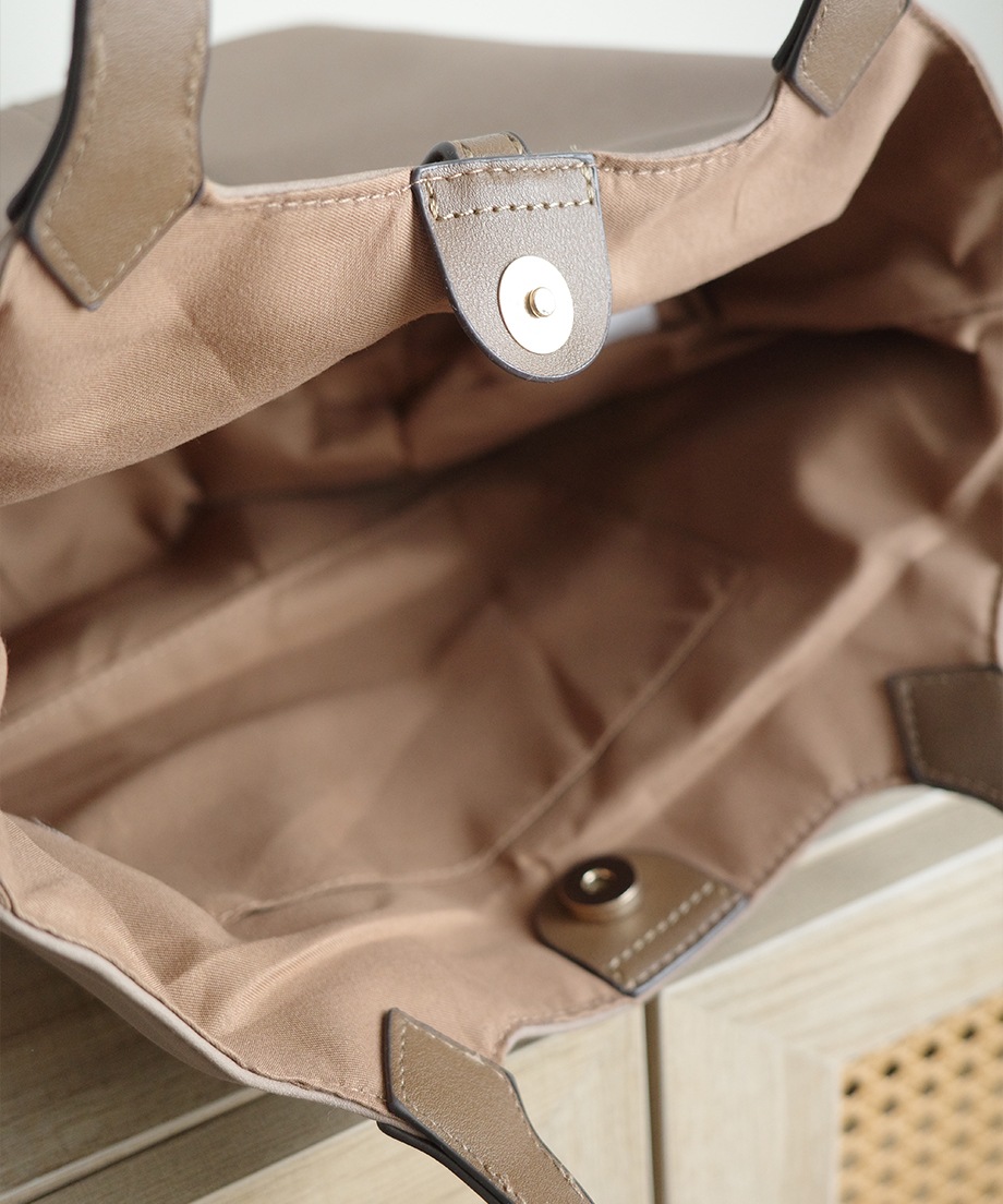 ベルトモチーフバッグ