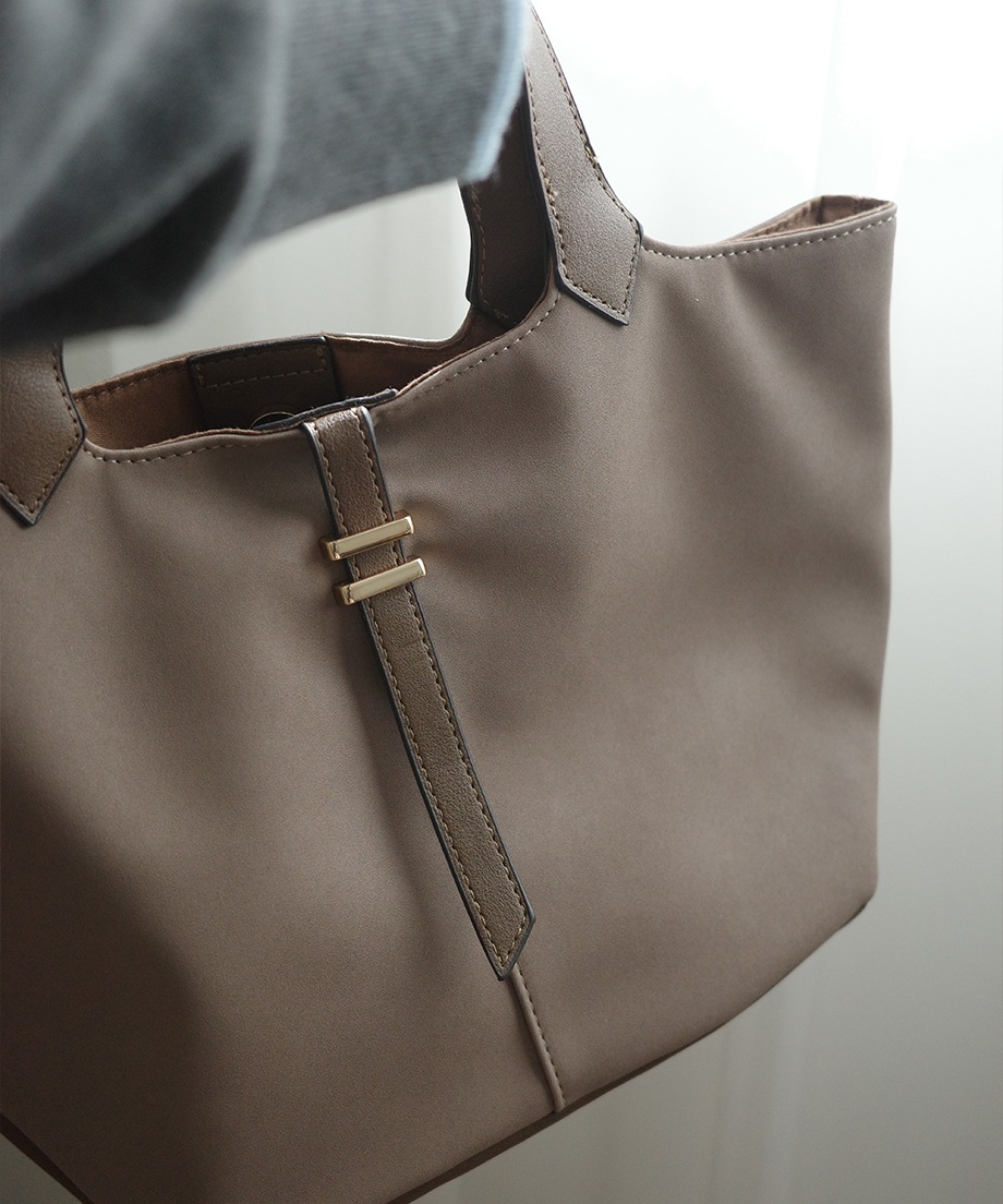 ベルトモチーフバッグ