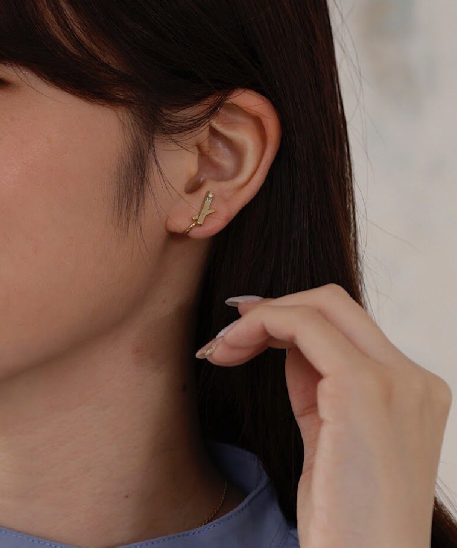 ゴールドクロスバーイヤリング