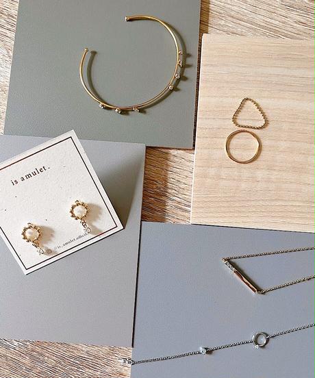 ラウンドフープピアス