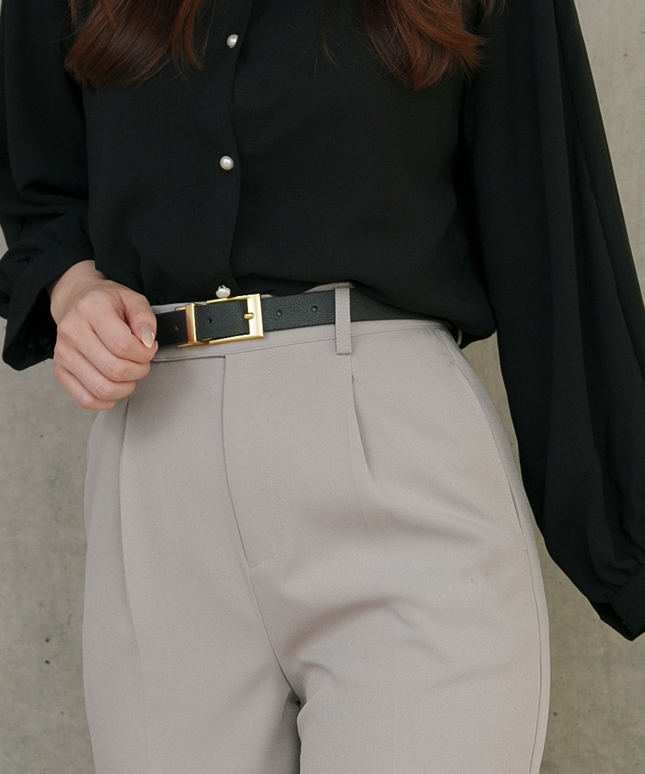 タックテーパードパンツ