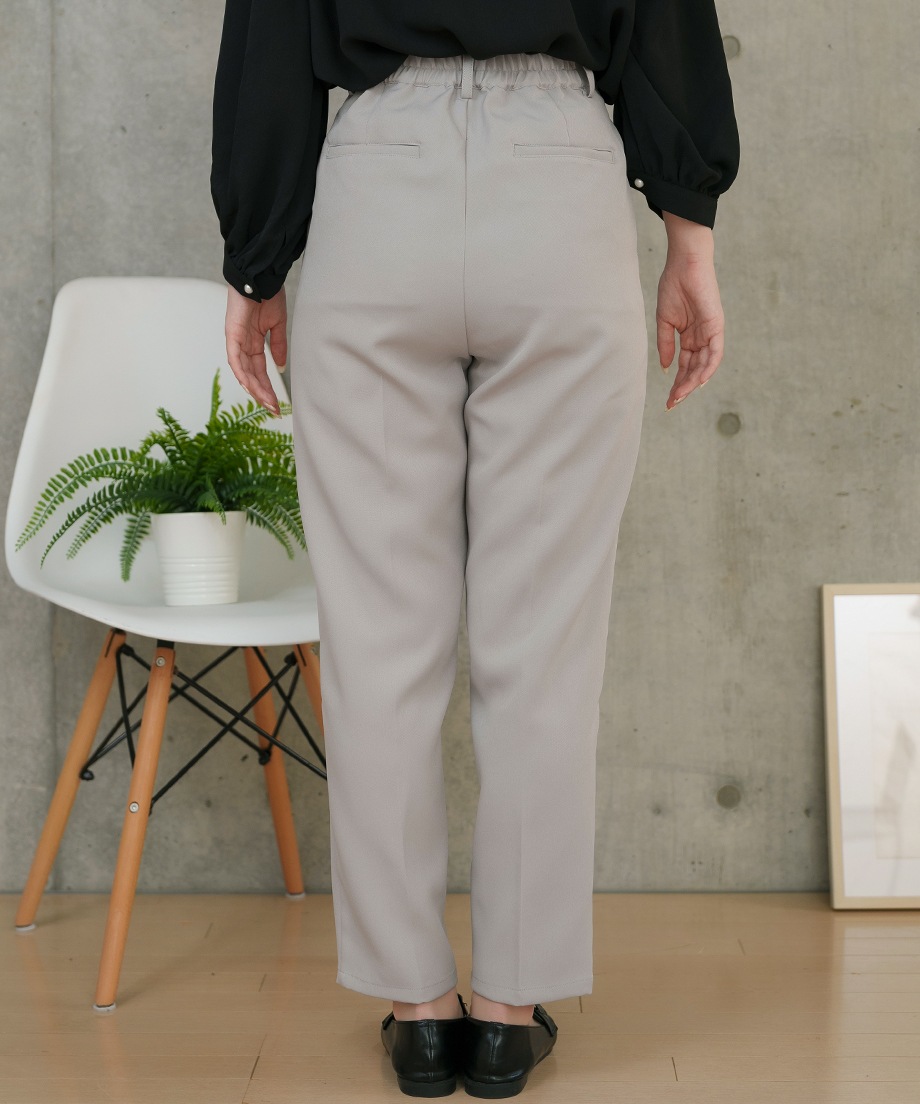 タックテーパードパンツ