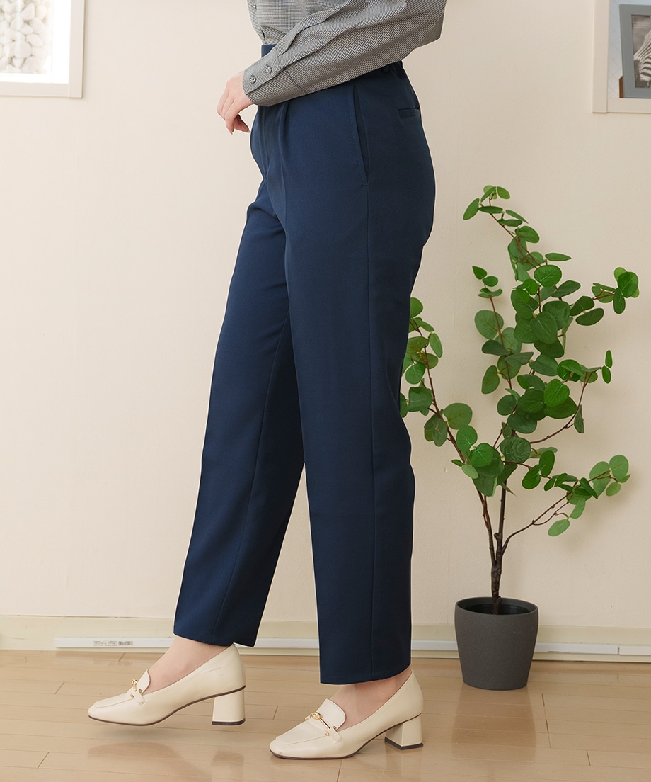 タックテーパードパンツ