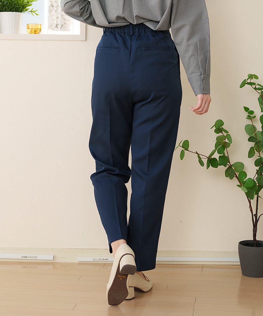 タックテーパードパンツ
