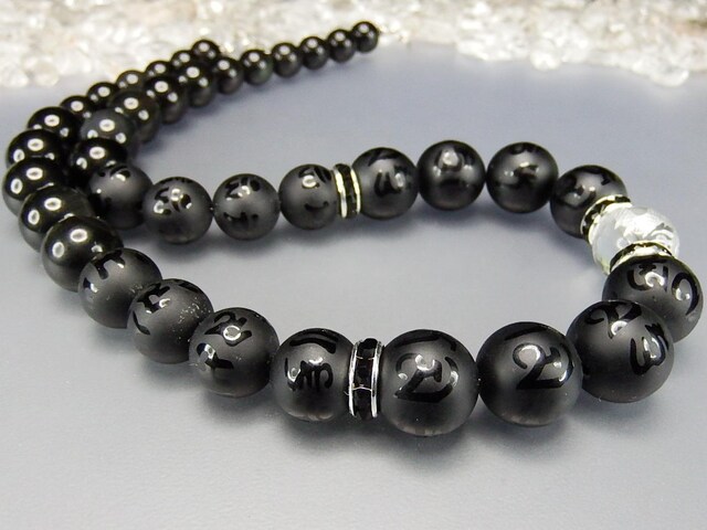 迫力天然石4A大玉水晶銀龍手彫り約14mm六字真言オニキス