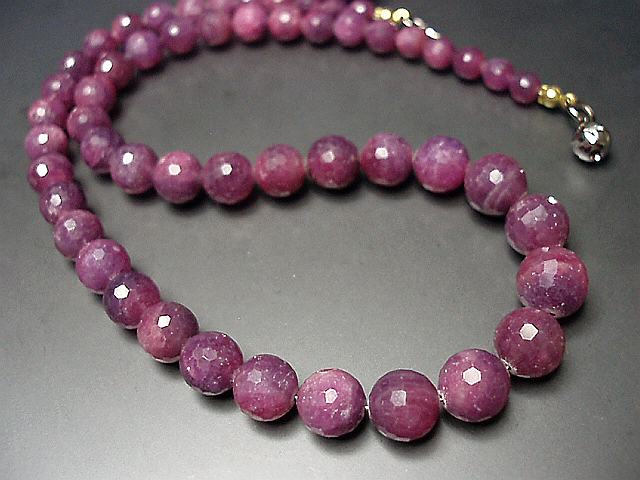 貴石の王』【逸品】高級天然石大玉濃い目ルビー・ミラーカット 
