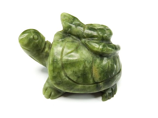 綺麗^ - ^ ❣️ 天然石　瑪瑙  セミ　金蝉　手彫り置物 原石 玄武手彫り天然石蛇紋岩サーペンティン縁起物置物旅人の御守り