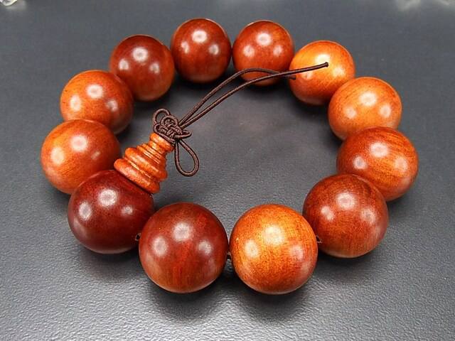 不思議なキャッツアイ効果血龍の木ブラッドドラゴンウッド20mm木製数珠