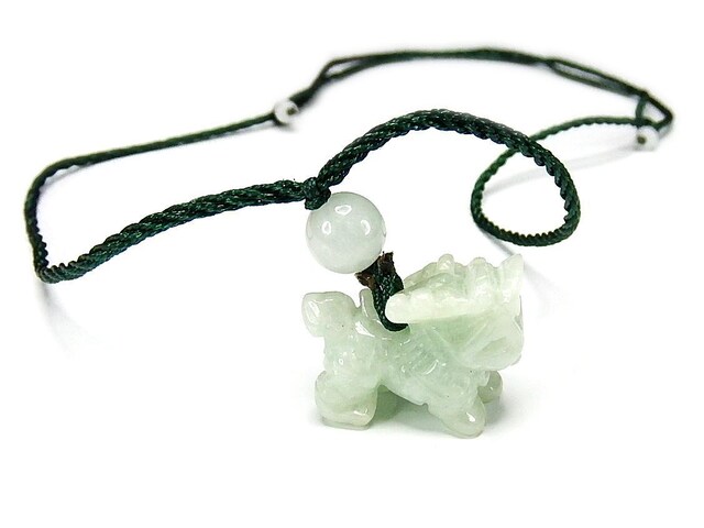 本翡翠　立体麒麟ネックレス、置き物 幸運麒麟キリンひすい3D精工手彫り天然石ネックレス本翡翠石街