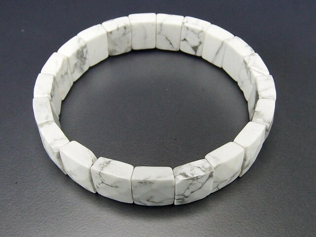 ハウライト四角カット面バングルブレスレット天然石清潔感平穏叡知