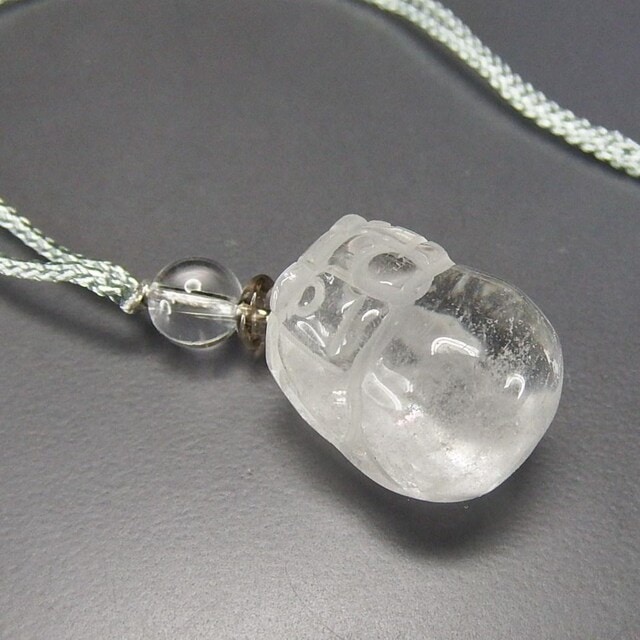 天然石クリスタル水晶手彫りヒキュウ貔貅20mm強小サイズ糸ネックレス