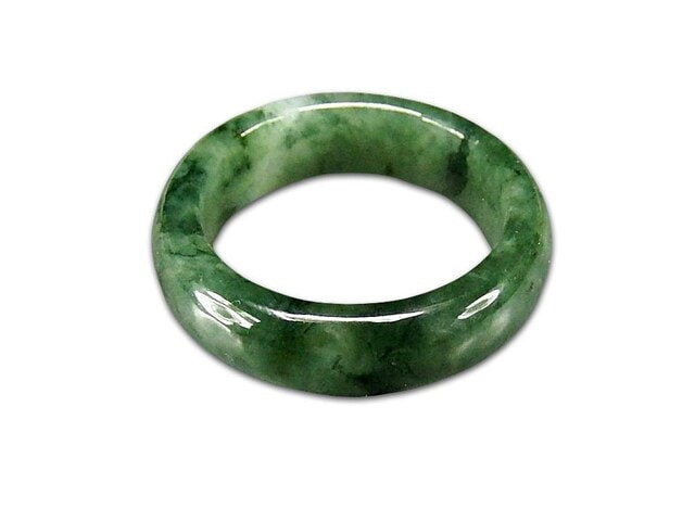 濃い目ひすい本翡翠指輪バンドリング天然石約19号チェーン付き