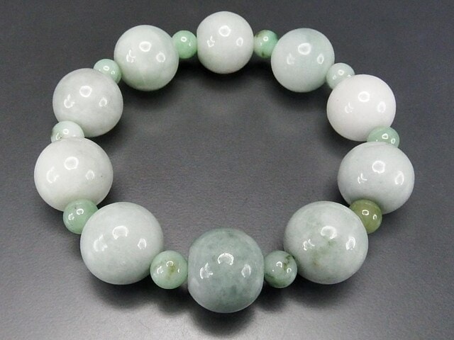 本翡翠、 御守り満緑路路通、大粒ブレスレット 本翡翠、 御守り満緑路路通、大粒ブレスレット 本翡翠、 御守り