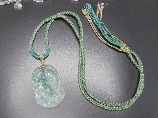 翡翠　極上　根付　双鯉彫　両面同鯉図　繊細技巧彫　上質翡翠 ひすいジェダイト鯉精工彫刻木綿紐ネックレス天然石ミャンマー産本翡翠