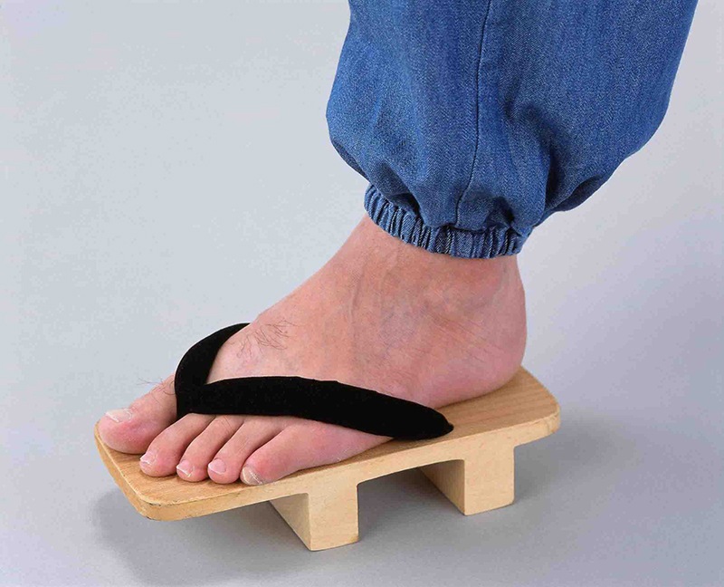 �ǥ˥��̳��