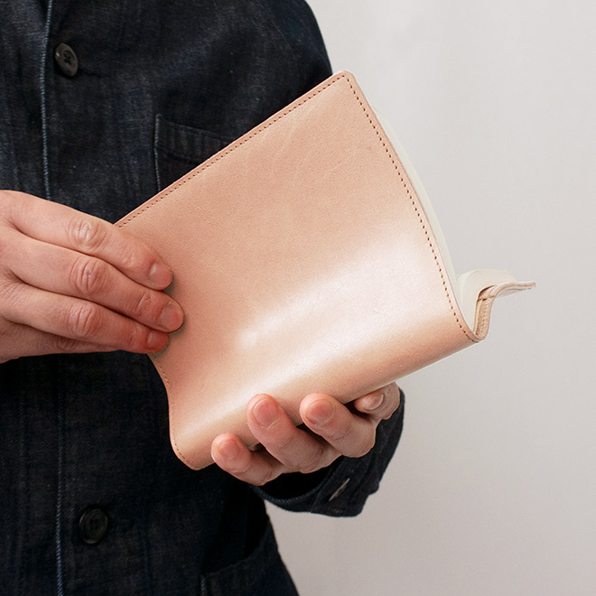 【切り目・素ヌメ革】手帳カバー A6 革 手帳 ノートカバー A6 正寸 本革 レザー カバー 名入れ 対応 日本製 手作り / 等 A6 サイズの 手帳 ノート に対応 手帳カバー オーダー 革 スケジュール帳 2025  [kc01]