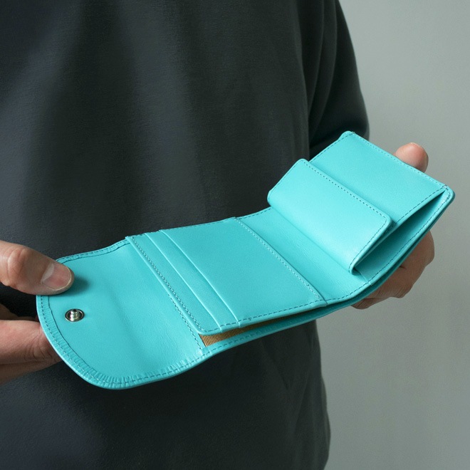 フラップ付き】二つ折り財布 本革 【ヴァリアスカラー】小銭入れ 有り