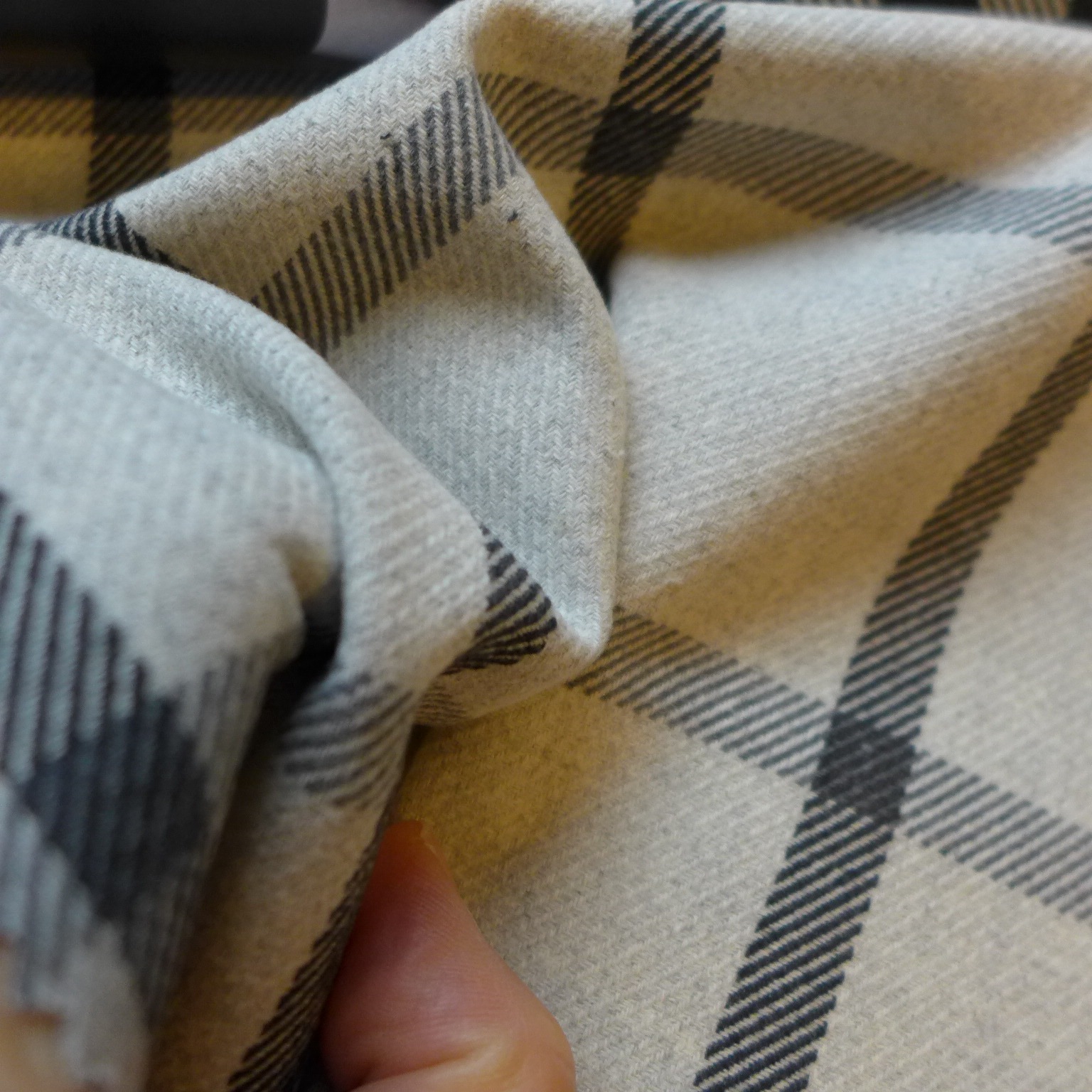 Aviemore F0947-01 (Charcoal)