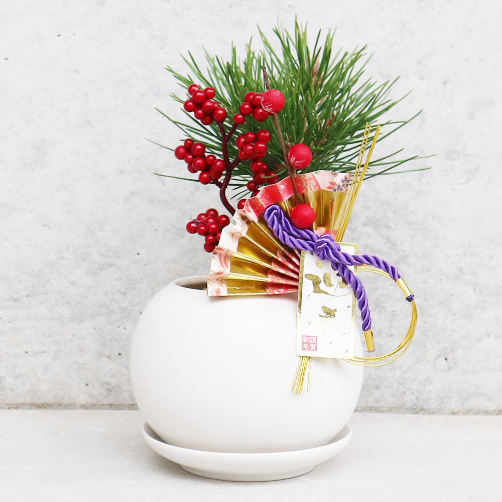 曲がり松・輝き／「迎春」の飾り付き【正月飾り Lサイズ白鉢／1個売り】