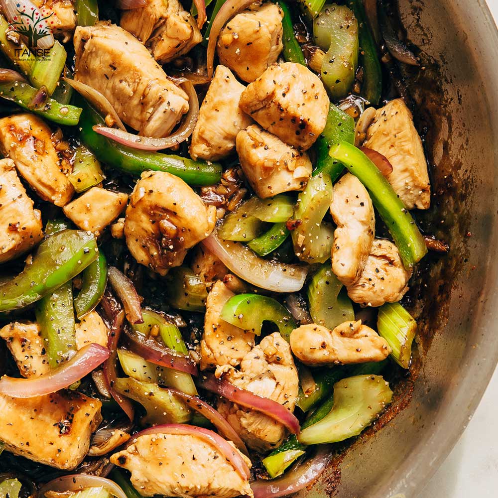 ピーマンの苗 王様ピーマン2個 すずなりピーマン2個 合計4個セットの苗【野菜の苗 10.5cmポット 自根苗／4個セット】