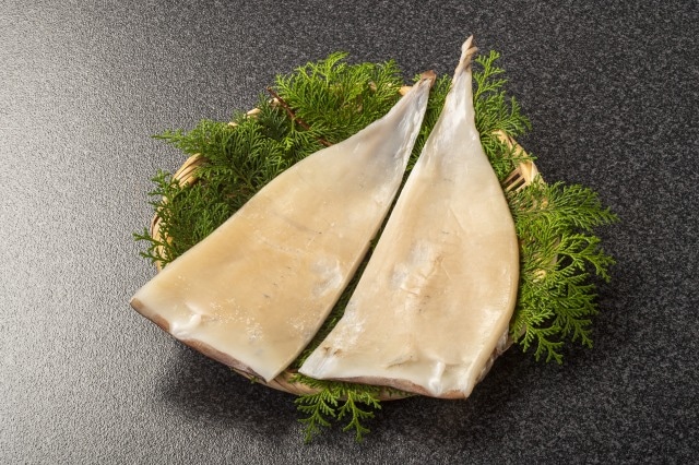 【大】アカイカ一夜干(1枚)　※カット（袋入り）