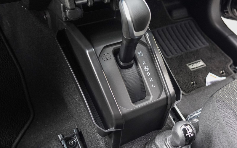 新型ジムニー JB64W 新型ジムニーシエラ JB74W ジムニーノマド JC74W AT車専用 シフト左右収納トレイ 2P ブラック 滑り止めマット2枚付 ｜スズキ SUZUKI JIMNY JB64 JIMNY SIERRA JB74 1型 2型 3型 4型 5型 JIMNY NOMADE JC74 1型 専用 パーツ 小物入れ コンソール トレイ 内装 アクセサリー 保護 傷防止 車内 社外