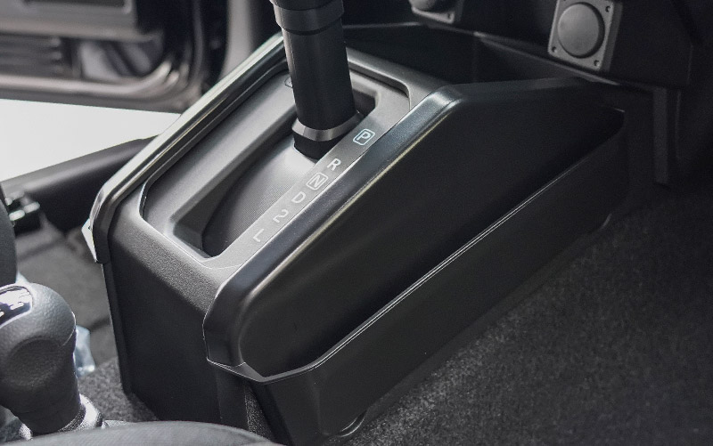 新型ジムニー JB64W 新型ジムニーシエラ JB74W ジムニーノマド JC74W AT車専用 シフト左右収納トレイ 2P ブラック 滑り止めマット2枚付 ｜スズキ SUZUKI JIMNY JB64 JIMNY SIERRA JB74 1型 2型 3型 4型 5型 JIMNY NOMADE JC74 1型 専用 パーツ 小物入れ コンソール トレイ 内装 アクセサリー 保護 傷防止 車内 社外