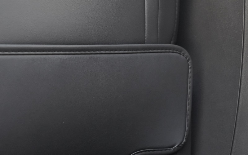 新型CX-5 KM系 運転席 助手席 小型 フロントシートバックロアキックマット 2P ブラック｜マツダ MAZDA CX5 2026年フルモデルチェンジ KMYSDP 専用 キックガード シートバックカバー アクセサリー カバー 傷防止 社外 【予約販売/9月10日頃入荷予定】