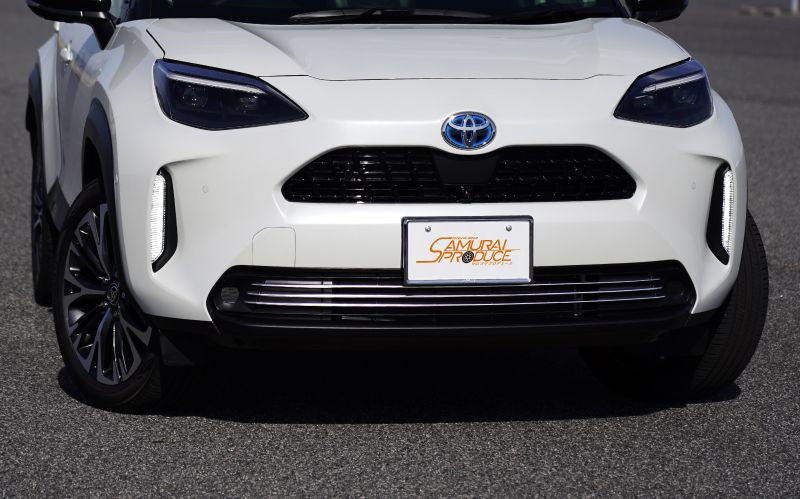 【アウトレット品】新型ヤリスクロス ロアグリルガーニッシュ 鏡面仕上げ 3P｜トヨタ TOYOTA YARIS CROSS 専用 外装 フロント グリル カスタム パーツ ドレスアップ アクセサリー 社外品 オプション エアロ