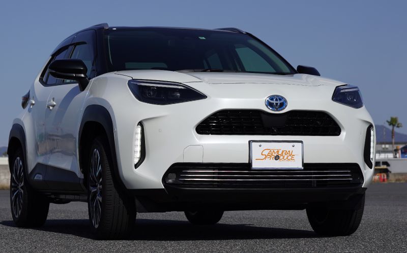 【アウトレット品】新型ヤリスクロス ロアグリルガーニッシュ 鏡面仕上げ 3P｜トヨタ TOYOTA YARIS CROSS 専用 外装 フロント グリル カスタム パーツ ドレスアップ アクセサリー 社外品 オプション エアロ