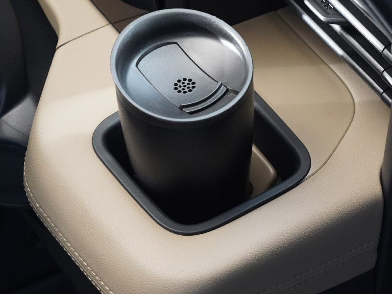三菱 新型デリカミニ 運転席 助手席 インパネトレイカバー 2P ゴムタイプ ブラック 2025年フルモデルチェンジ後専用｜MITSUBISHI DELICA MINI 専用 パーツ 防水 ドリンクホルダー ボトルホルダー カバー アクセサリー マット 便利グッズ アイテム 滑り止め 小物入れ 収納 内装 社外