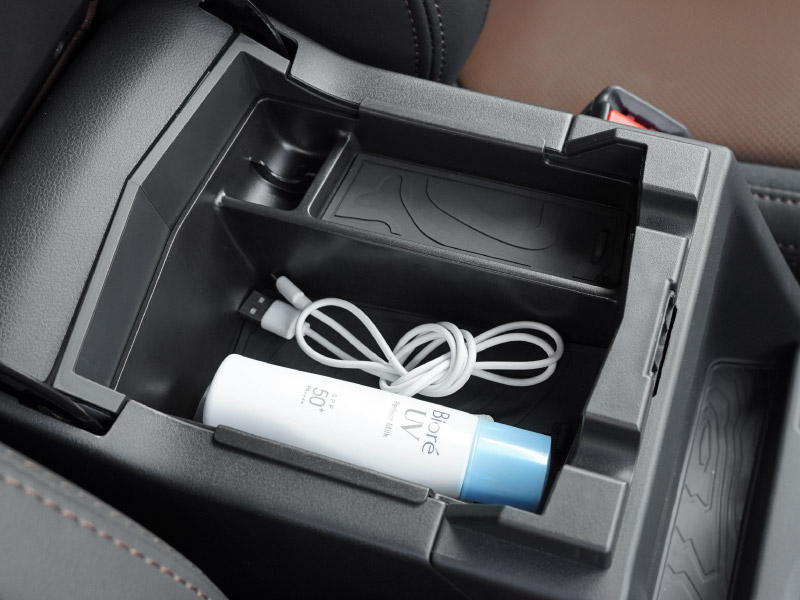新型フォレスター SL系 コンソールトレイ 1P ゴムマット2枚付き ブラック｜SUBARU スバル FORESTER 専用 コンソールボックス トレイ 車内収納ボックス マット付き アクセサリー オプション 内装 社外 収納 小物入れ 保護 傷防止 キズ隠し
