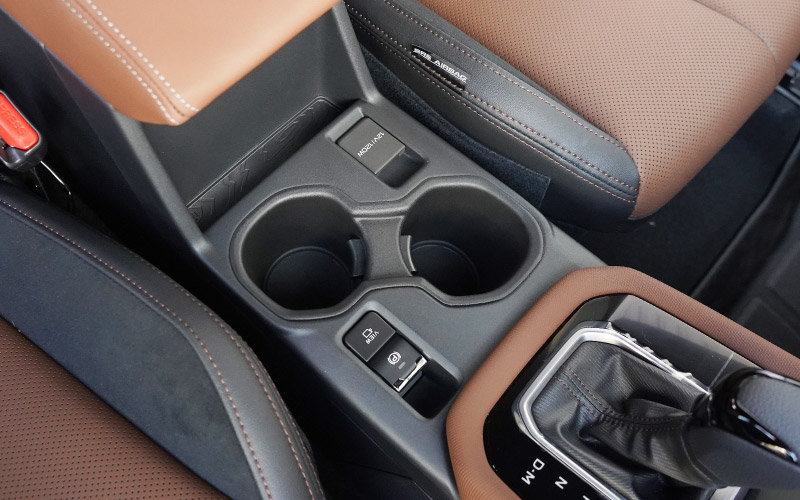 新型フォレスター SL系 センタードリンクホルダートレイ 1P ブラック｜SUBARU スバル FORESTER 専用 パーツ カップホルダー 防水 水洗い 取り付け簡単 アクセサリー 内装 コップ トレイ カバー 保護 社外 カー用品【予約販売/5月20日頃入荷予定】