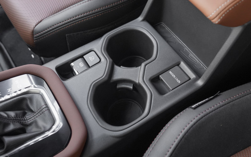 新型フォレスター SL系 センタードリンクホルダートレイ 1P ブラック｜SUBARU スバル FORESTER 専用 パーツ カップホルダー 防水 水洗い 取り付け簡単 アクセサリー 内装 コップ トレイ カバー 保護 社外 カー用品【予約販売/5月20日頃入荷予定】