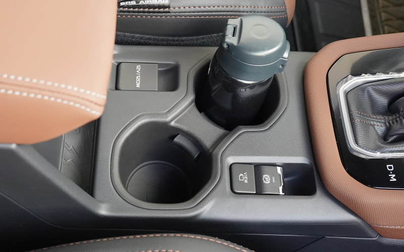 新型フォレスター SL系 センタードリンクホルダートレイ 1P ブラック｜SUBARU スバル FORESTER 専用 パーツ カップホルダー 防水 水洗い 取り付け簡単 アクセサリー 内装 コップ トレイ カバー 保護 社外 カー用品【予約販売/5月20日頃入荷予定】