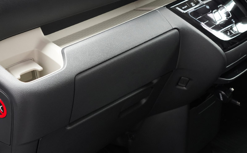 三菱 デリカミニ/ekスペース/ekクロススペース 日産 ルークス 共通 アッパーグローブボックストレイ 1P ブラック はめ込むだけの簡単取り付け｜MITSUBISHI DELICA MINI NISSAN ROOX 専用 内装 収納 カスタム インテリア ドレスアップ アクセサリー 社外品 エアロ