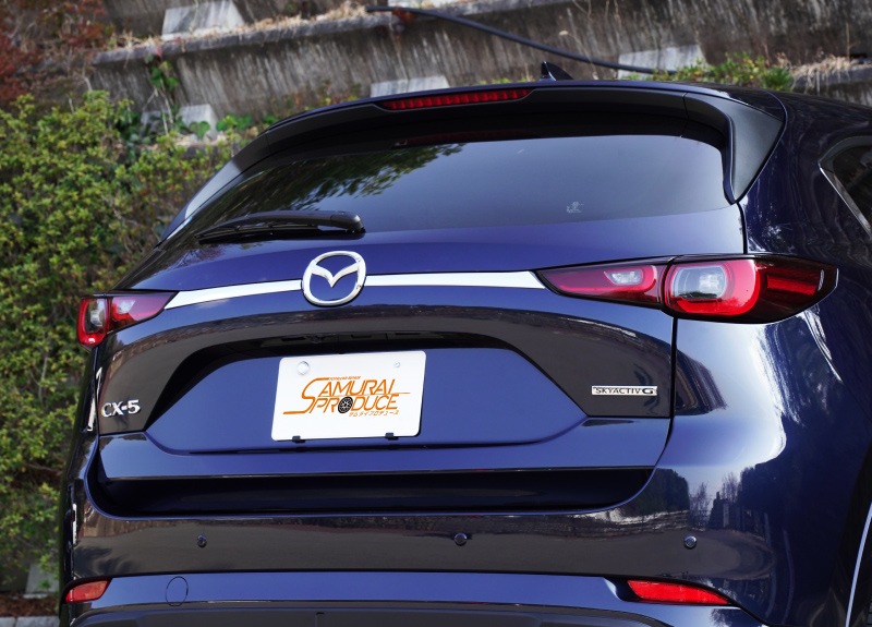 【アウトレット品】新型CX-5 KF系 後期専用 リアガーニッシュ リアエンブレム左右 2P 鏡面仕上げ｜マツダ MAZDA CX5 エンブレム周り カスタム 専用 パーツ ドレスアップ アクセサリー 社外品 オプション エアロ