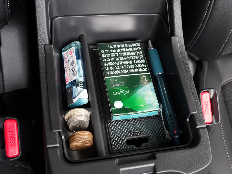 【アウトレット品】新型ヴェゼル コンソールボックストレイ 滑り止めゴムマット付き コンソールボックスにはめ込むだけの便利グッズ 2024年マイナーチェンジ後対応｜ホンダ HONDA VEZEL RV系 専用 内装 カスタム 保護パーツ ドアストッパーカバー ストライカーカバー ドレスアップ アクセサリー 社外品