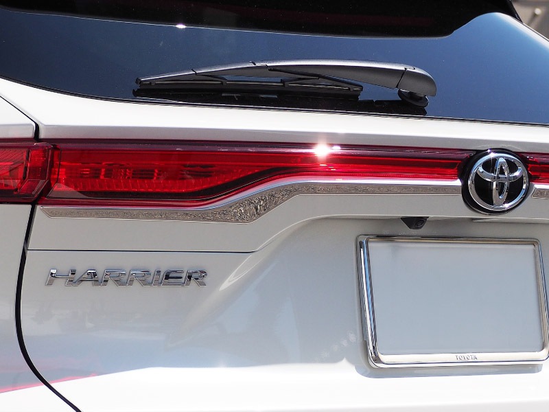新型ハリアー 80系 リアガーニッシュ エンブレム周り 2P 鏡面仕上げ 2026年MC後対応 ｜トヨタ TOYOTA HARRIER 80 リア カスタム 専用 パーツ ドレスアップ アクセサリー 社外品 オプション エアロ【予約販売/9月30日頃入荷予定】