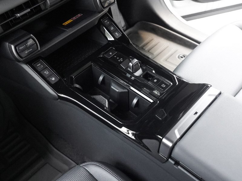 新型RAV4 60系 シフトベースパネル 1P ピアノブラック｜トヨタ TOYOTA ラブフォー AXAN64 専用 プラグインハイブリッド PHEV 対応 フロントドリンクホルダーパネル 内装 パーツ アクセサリー カップホルダー アクセサリー 内装 保護 カバー 社外【予約販売/9月10日頃入荷予定】